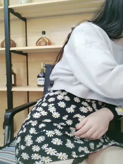 性感制服美女诱惑⭕❌❌穿黑色丝袜搭小白鞋